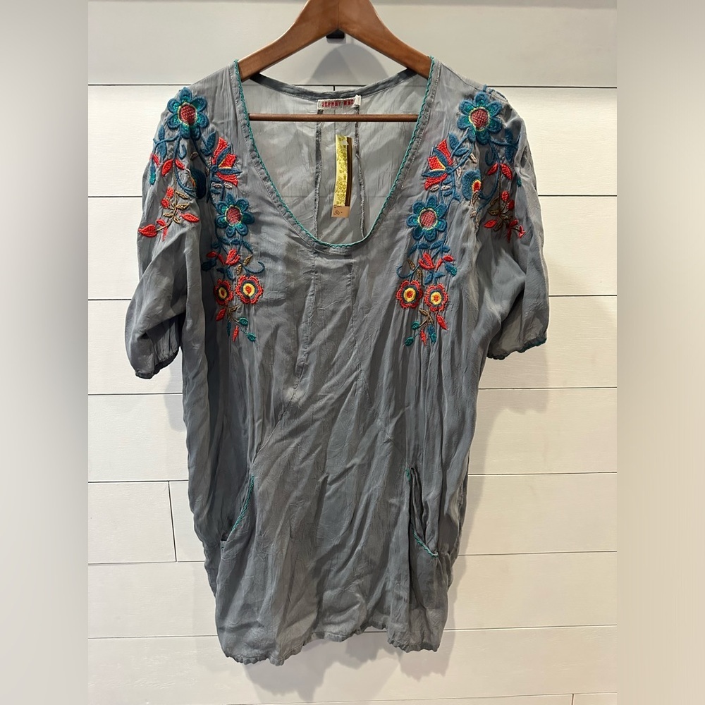 Johnny Was Embroidered Gray Top with Floral Accents- size Medium
